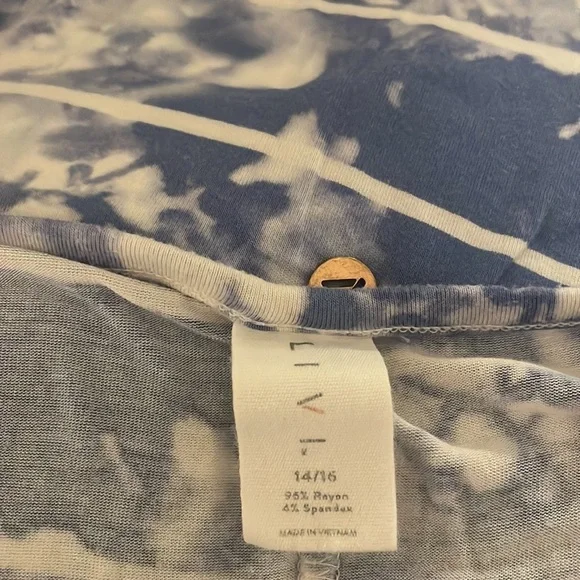 LIVI tank with detail - Picture 4 of 4